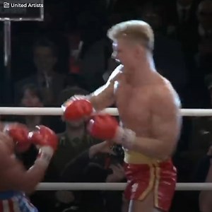 Dolph Lundgren a atteint la gloire et le pouvoir en interprétant Ivan Drago dans "Rocky IV", mais rien ne pouvait l'aider à lutter contre la pire maladie possible. Sans espoir médical de survie, l'acteur n'a jamais abandonné, et en se battant pour sa vie comme personne d'autre, il a découvert un secret qui allait miraculeusement changer son avenir. | Années d'Or