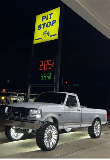 cads> | what is a squatted truck