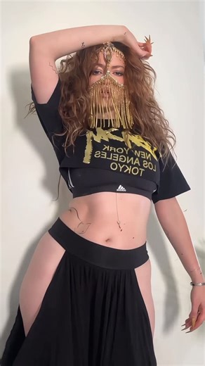 Dytto ⚙️ on Instagram: "I just love seeing tutting and bellydance get to know each other🥹🖤"