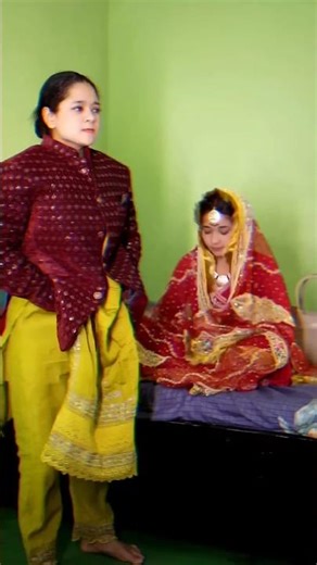 Dono ladkiya karna kya chati he 😂