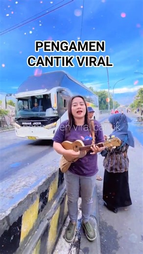 Pengamen cantik viral #pengamen #pengamenviral #pengamenjalanan #shorts #feedshorts #viral #fyp