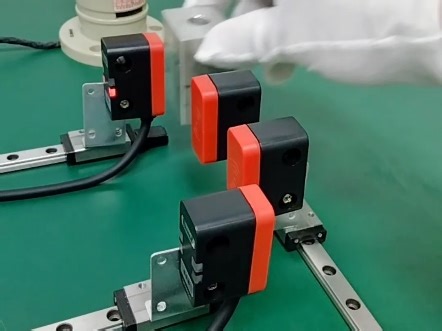 安全性高、唯一编码可选、支持级联、具有独立监控信号输出的非接触安全门开关，采用RFID无线射频原理，Jiance传感器自主研发