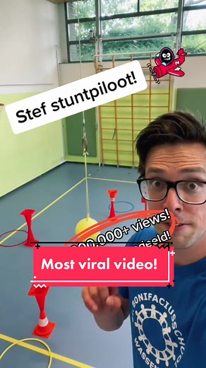 Het leukste stuntpiloot spel met meester Dennis
