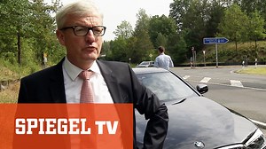 Mit der Tesla-Gigafactory schmücken sich Brandenburgs Regierungsmitglieder gerne, mit einem Tesla als Dienstwagen tun sie sich dagegen schwer. Woran liegt das? Andreas Lünser hat nachgefragt. | SPIEGEL.TV