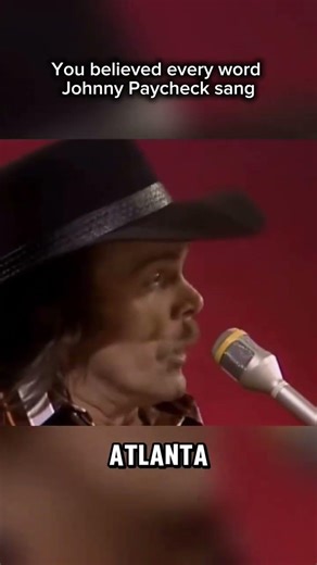 Johnny Paycheck didn’t need a full band to command a room. Just a guitar and that outlaw voice. 🎸