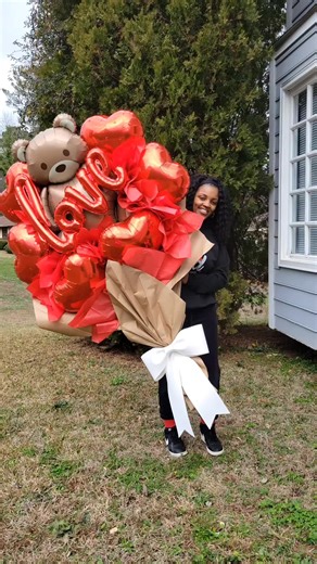 Create Custom Balloon Bouquets for Valentine's Day