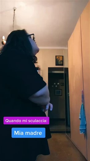 Sculacciata Challenge: Momenti Divertenti con Mamma e Amici