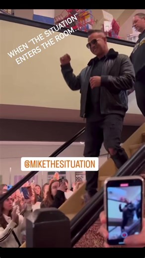 When “The Situation” enters the room … “Reality Check” book 📖 signing … “Yeah Buddy” get your copy ➡️ https://mikethesituationbook.com/?fbclid=PAAabTUU9u73RYP5yHN50LipXuqfVir4IWXwaZ574ERKa6ewc2kKnJQY5E3Zg_aem_AaBbX1l3N5SP7Fcx2zpzvGJd4akQiRU20FLjqF3gDyecm3XafauEohIwdLzJ4OQ71mM | Jersey Shore Inside Info.