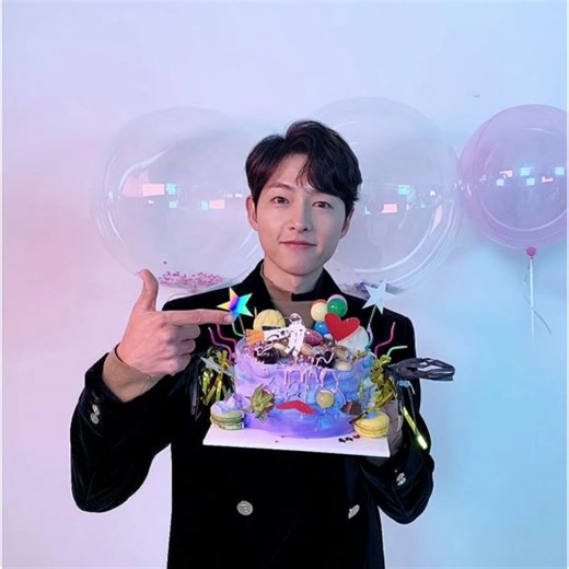 Another year older, wiser, and bolder. Cheers to the adventures ahead and the dreams that still light my way! ✨ Here's to me—unstoppable, unbreakable, and always ready to level up! 🎉 #songjoongki #kiaile
