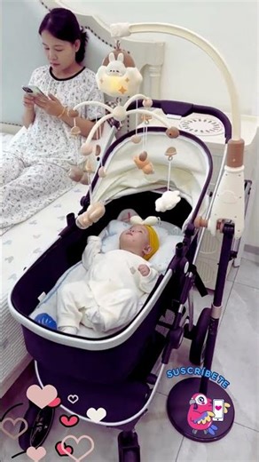 自从爸爸买了这个会唱歌会旋转的摇铃,真是解放了麻麻的双手，还能安抚宝贝情绪，他玩他的，我玩我的，解放双手!#哄娃神器#宝宝玩具#自主入睡 #母婴#宝妈带娃解放双手 #babygear #shorts