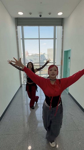 カリスマックス HANA、CHIKA、KOHARU、YURI ダンス完コピ
