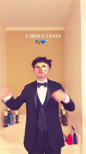 THIS MASK IS HUGE. 🎭💙⚜️🥂 #breakthrought1d #gala #type1diabetes #masquerade #trending