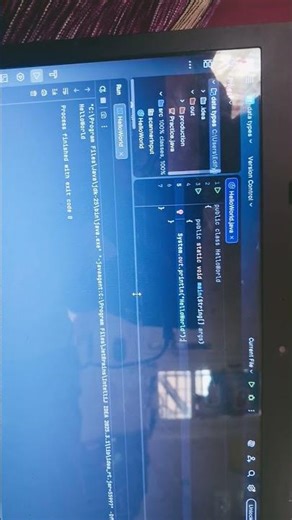 simple hello world program in java.