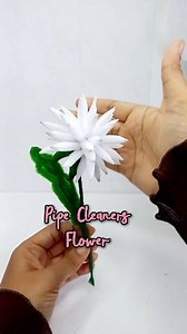 75K views · 1.3K reactions | Bunga kawat bulu yang mudah untuk pemula. Pipe cleaner simple flower #idekreatif #tutorial #bungakawatbulu #diy #handcraft #handmade #pipecleanerart #kerajinantangan #kerajinandaribarangbekas #fuzzywireflowers #crafter | Hanifaa Craftopia | Facebook