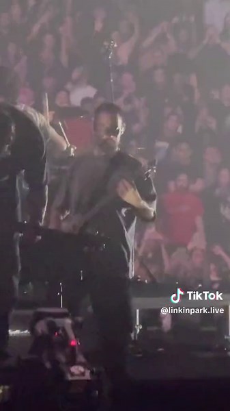 Intense 'Faint' Scream Live in Brooklyn, New York