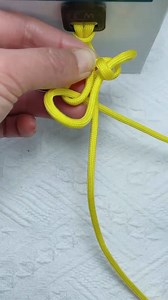 Instructions for tying a cute simple bow-shaped keychain #crafts #diycrafts #diy ##handmade | Craft Home
