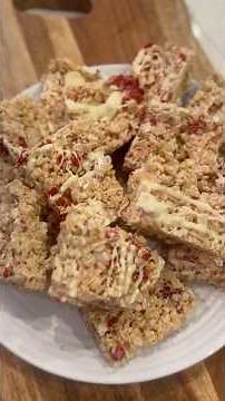 🍓 Strawberry Rice Krispie Treats | Easy No-Bake Dessert Recipe