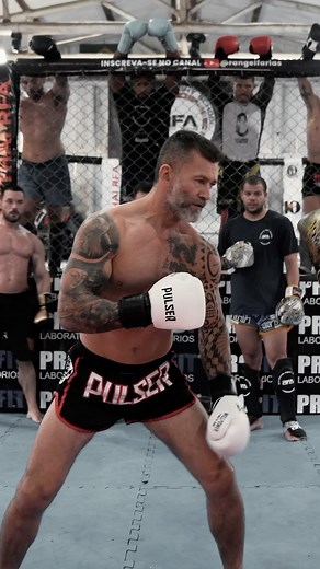 58K views · 982 reactions | De 365 dias do ano, uns 10 eu devo ficar assim… Tem dias que não da de aguentar essa turma, ou eu que acabei abusando na dose do Insane da @profit.labs  Foco no objetivo, disciplina e muito treino! Vídeo completo desse meu humor atípico no YouTube, galera!! (Link na bio)  Heyyy 壘 #muaythai #mma #treino #suplemento #profitlabs | Rangel Farias | Facebook