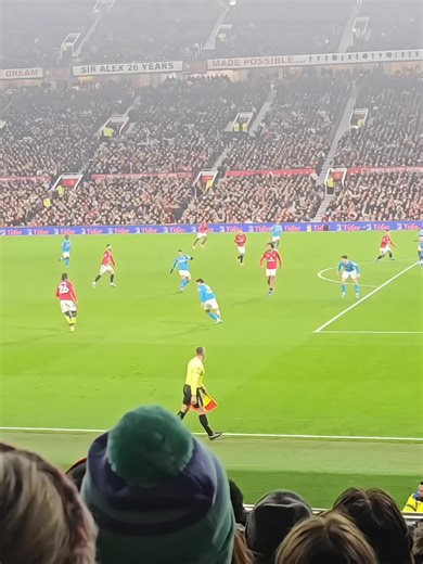 Zirkzee's Spectacular Goal Against Wolves Today