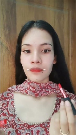 earbud lipstick hack 💄💄 #lipstick #beauty #hack #viral #shorts #beautyhacks