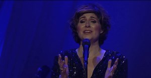 Sissel sjunger Silent Night 💫 Snart fylls salarna igen när Sissels Jul äntligen drar igång, och nu börjar biljetterna verkligen att sälja slut snabbt. Det är bara kort tid kvar till första konserten, så säkra din plats medan du fortfarande kan. 🎄✨ Biljetter: sisselmusic.com/concerts/ | Sissel Kyrkjebø