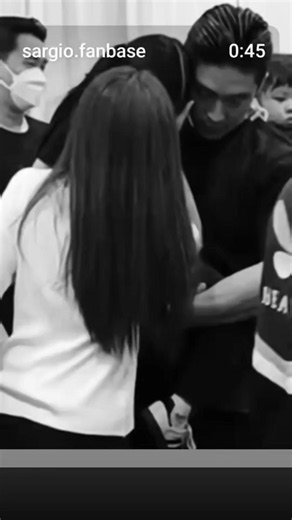 Dari titik ini , saya mulai ngeship mereka . Dan mengikuti setiap langkah mereka. Seseorang yang dengan komitmennya yg matang, baik cara berpikirnya dan perbuatannya , semuanya konsisten. Bahkan di saat yang sangat menakutkankan bagi seorang wanita dan kedua putri nya , Ia tetap pada komitmennya. Tetap hadir dan bersama dalam setiap keadaan . Kalian ingin memisahkan mereka. ..??? mimpimu ! #westandwithSarwendah #westandwithSargio