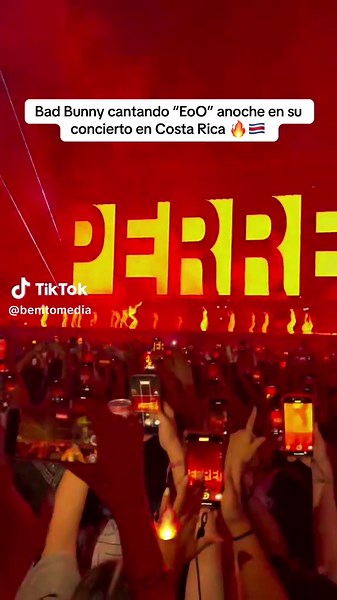 Bad Bunny cantando “EoO” anoche en su concierto en Costa Rica show 3 de su gira debi tirar mas fotos world tour🔥🇨🇷 - - #badbunny #dtmf #fyp #viral #paratiiiiiiiiiiiiiiiiiiiiiiiiiiiiiii