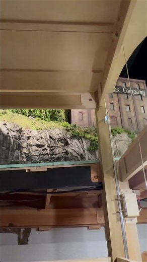 Underneath view of roundhouse on Mianne lift