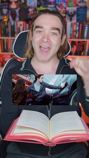 ✍️ Así se vería la escena donde Edward salva a Bella en la película de Crepúsculo ( Twilight ) escrita en un libro. Este texto no está tomado del libro. Yo lo escribí porque quería tener mi versión de la escena