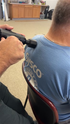 💪 Ease Rhomboid Pain with the Renpho Massage Gun If you’re dealing with tightness or pain between your shoulder blades — that deep ache near the spine — it’s often your rhomboid muscles crying out for help. These small muscles work hard to pull your shoulder blades back and stabilize your posture, but they can get overworked from things like sitting too long at a desk or poor posture after surgery. 🎯 Here’s where the Renpho massage gun can make a difference: • Releases muscle tension: Gentle p