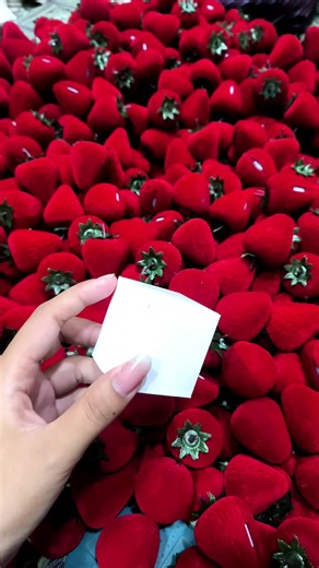Mandalay Strawberry Ring Box Shopping Guide