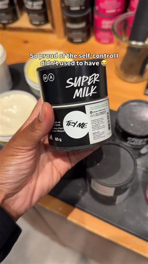 Deidre | Personal Finance + Lifestyle on Instagram: "If you don’t know what this is, it’s a dusting powder that has been all over my timeline. But did I tell y’all I used to be a major impulse shopper? Old me would’ve seen this dusting powder trending, bought the crystal jar and puff on Amazon before even walking into Lush and grabbing two, maybe three, without thinking. And this has nothing to do with being able to afford it. I just don’t need everything I want. Sometimes remembering that a “ni