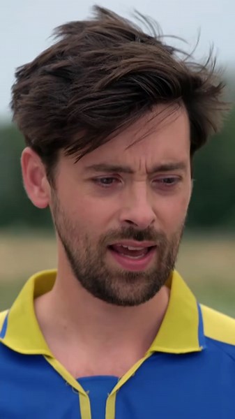 Wie o wie snapt als eerste welk spel gespeeld wordt? 🟨 #Thebox #rtl4 #spel Twaalf gele boxen duiken op door heel Nederland, met daarin twaalf bekende Nederlanders die geen idee hebben waar ze zijn of wat hen te wachten staat. Anouk Smulders, Boer Ayoub, Boris Escobar (Envy Peru), Evelien de Bruijn, Fenna Ramos, Janice Blok, Maria Tailor, Roy Meyer, Steven Kazan, Sylvana IJsselmuiden, Toine van Peperstraten en Willem Voogd stappen één voor één in het onbekende in het nieuwe RTL 4-programma 'The 