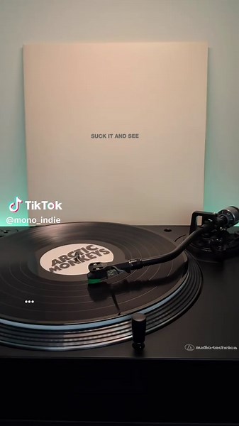 Library Pictures Thunder - Arctic Monkeys #am #arcticmonkeys #fyp #fyppppppppppppppppppppppp #vinyl #lyricsvideo #lyrics_songs #vinylcollection #alexturner #vinylrecords #vinil