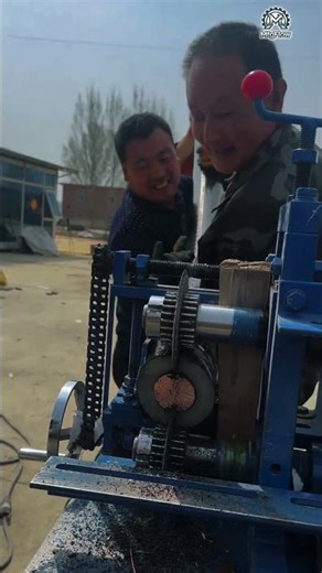 “Look at this huge waste cable! Wait till you see the copper inside!”