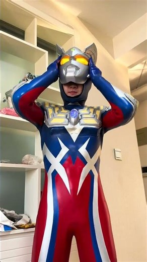 昌乐奥特曼 变身赛罗跟艾斯来跟相信光的你们见面了！与奥特曼一起合照是种怎样的体验呢？#昌乐奥特曼李诗迪 #赛罗奥特曼 #艾斯奥特曼 #cos