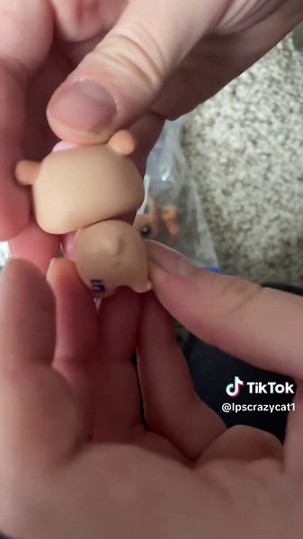I had to edit this video 6 times and it won’t stop corrupting #lps #lpstiktok #lpstiktoker #lpstok #lpscollection #lpscollector #lpsseller #lpscommunity #lpsbasicfun #hasbro #fakelps #littlestpetshop #littlestpetshops #comicconcat #littlestpetshopcollection