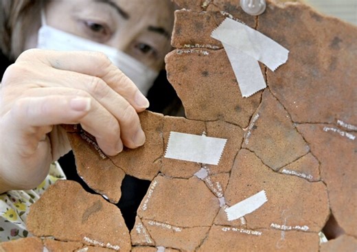 【やまなしの和・大和の歴史たどる】　南アのコストコ建設地遺跡出土品の整理作業〈動画〉 | さんにちEye 山梨日日新聞デジタル