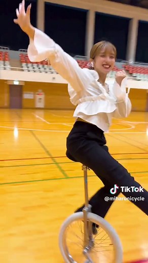 頑張る私を歌う一輪車の歌詞動画