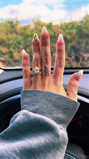 I’ll never get sick of looking at my ring 😍