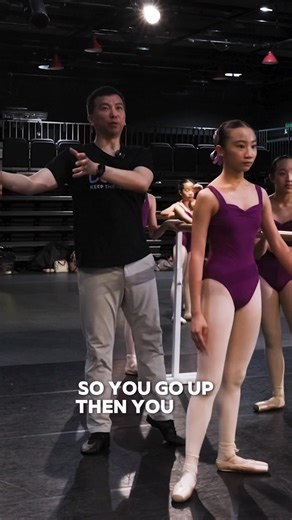 Today’s key lesson: stretch the working knee while going up into the sissone. That timing helps the leg reach full extension at the height of the jump, not halfway through. The result? Cleaner lines and a stronger pointe. Thank you, Mr. Kenny, for sharpening everyone’s technique with that one correction! | Runqiao Du Ballet Coaching