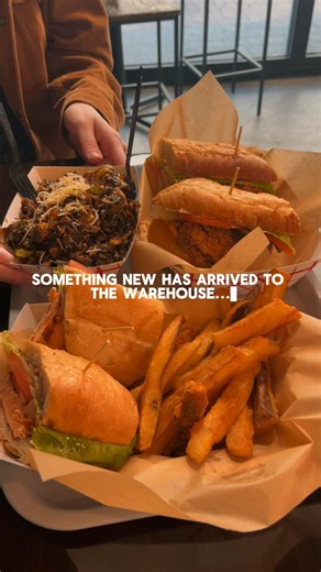 Get excited, food lovers 🍟 A new addition to The Warehouse Food Hall is serving up crispy fries, delicious sandwiches, and all the incredible flavors your heart desires—right in downtown Boise. Head to Driftwood Fry House and grab a basket today! Learn more about The Warehouse here: https://totallyboise.com/boise-business-directory/the-warehouse-food-hall #totallyboise #totallyboisepartner #boise | Totally Boise