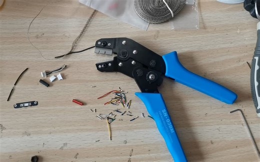 压线钳的使用方法（sh1.0端子。大疆天空端的排线头）