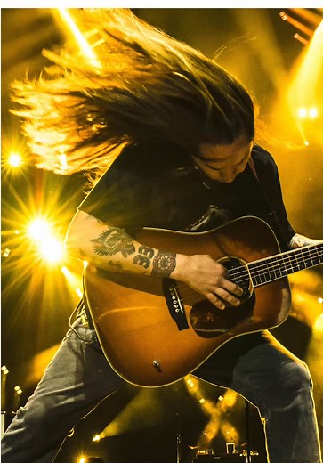 Billy Strings (@billystringsofficial)’s video of billy strings
