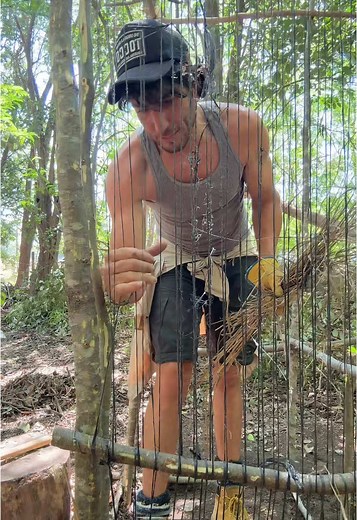 Cómo hacer un baño seco usando paja y barro