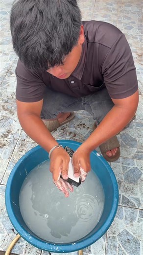 Casing Handphone Waterproof dengan Harga Murah