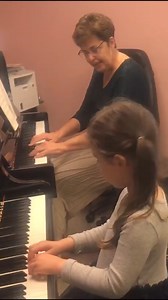 🎹 Feeling the blues? Watch this adorable performance of "Feeling Blue" by 4 y.o. Clara 🎹 😊 - Comment GEMS to receive a direct link to the "Little Gems" by P. Dreyer - #piano #pianoteaching #pianolessons #gems | Irina Gorin Piano Teaching