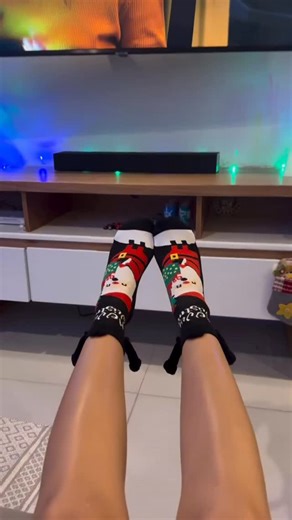 Boopillows Tienda de Peluches on Instagram: "Medias Navideñas que se toman la mano 🥰🤩😍🎄 disponibles en la tienda en varios colores y modelos 🥳💫 Para estos días de Diciembre, pelis navideñas y villancicos 👩🏽‍❤️‍💋‍👨🏻 Solicitá el catálogo al WhatsApp 📲 👉🏻0983 47 47 63✨🥰 Visítanos en ambas tiendas 😍 📍Asunción - Eusebio lillo robles e/ Dr. Caballero 📍Luque - 14 de mayo c/ Herrera ⏰De 09:00 a 19:00hs 🛵Delivery 🚚Envíos a todo el país 🇵🇾 #peluches #boopillows #peluchesparaguay #pe