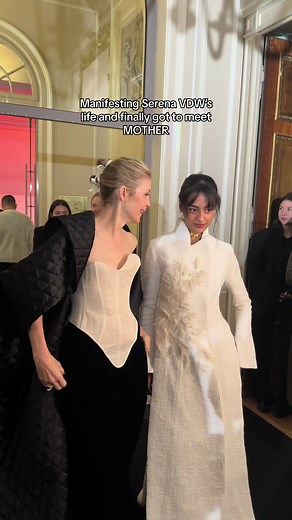 Kelly Rutherford: Gossip Girl Style Icon and Family Moments