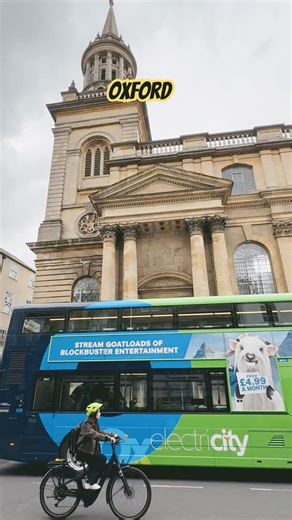 Blue and red buses of Oxford are moving fast #england #traveling #walking #oxford